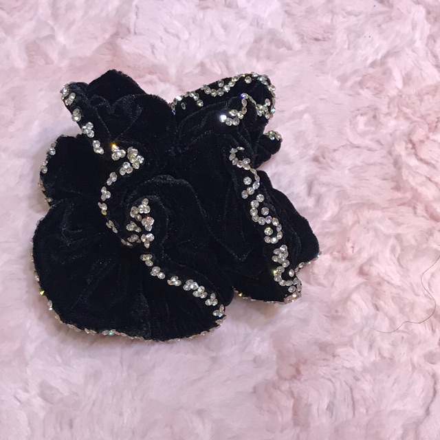 Ikat rambut bludru velvet