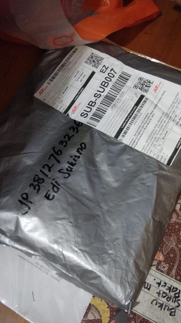 Baju Batik Pria Lengan Pendek Modern. Baju Batik Pria Lengan Pendek Model Terbaru. Baju Batik Trendi