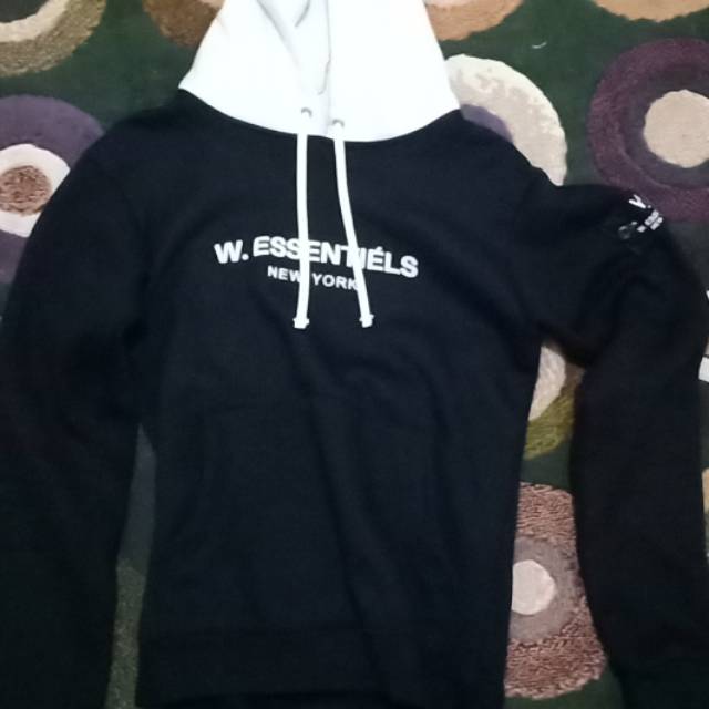 Hoodie w. Essentials