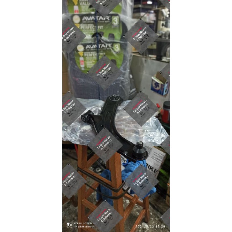 lower arm livina balljoint livina