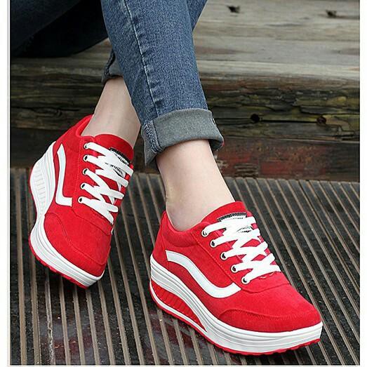 Sepatu Wanita Merah List Putih Keren