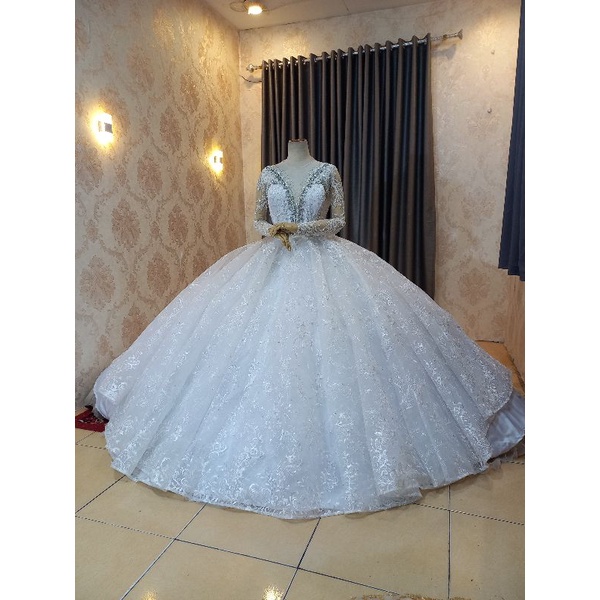 gown ball putih
