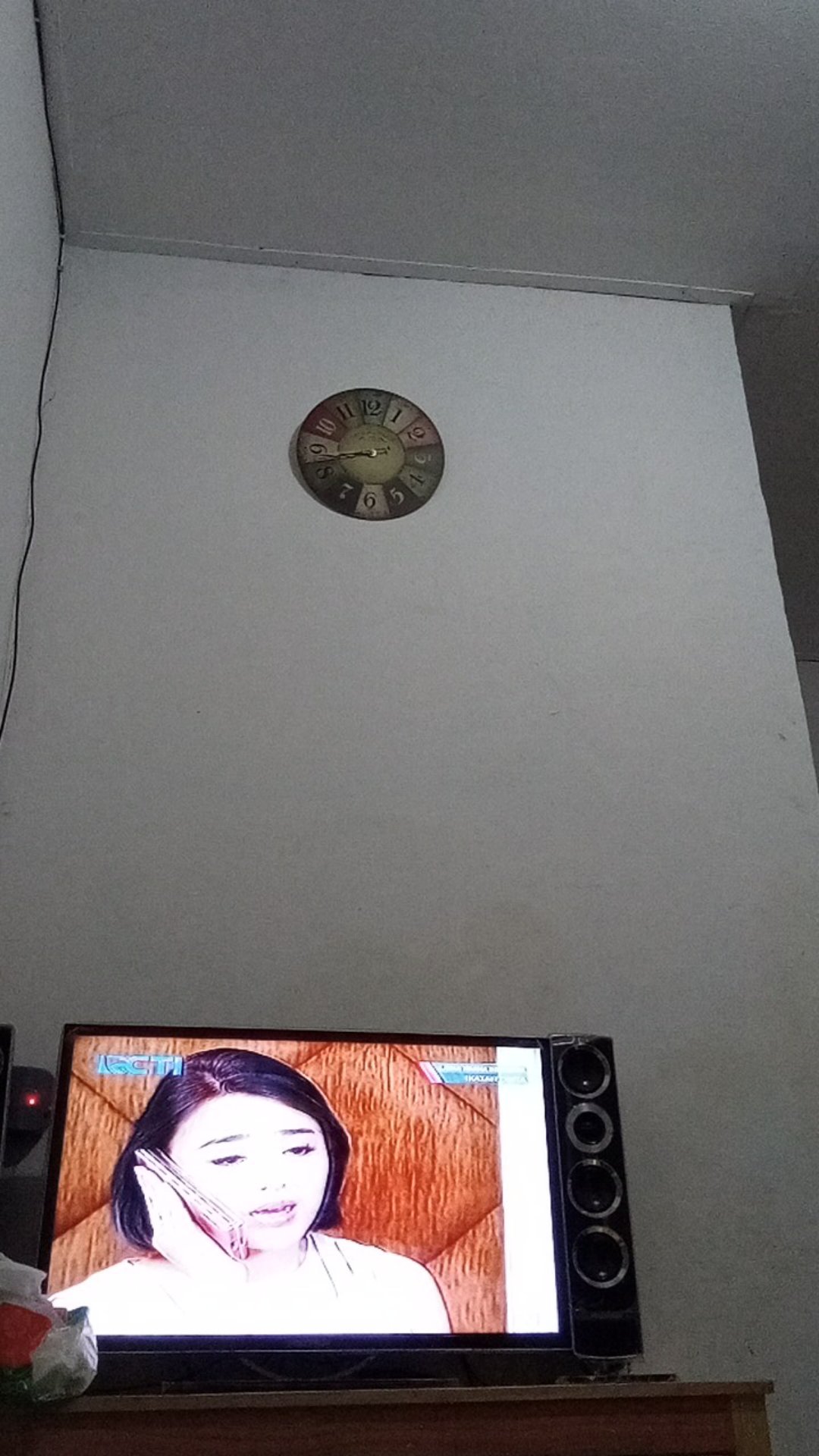 Jam Dinding Design Classic Vintage Bulat Quartz