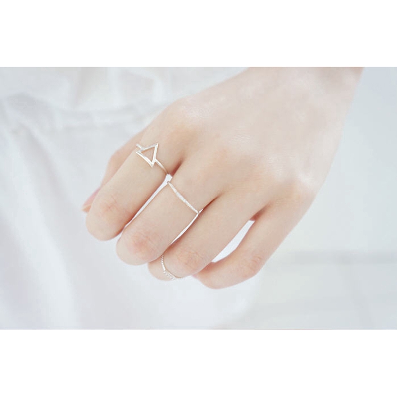 Cincin Silver Motif Segitiga Geometri Adjustable Kreatif untuk Wanita