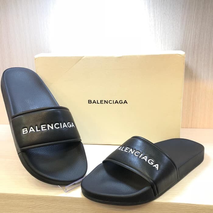 harga sandal balenciaga