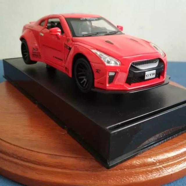 Diecast Mobil 1:32 Metal GTR Merah