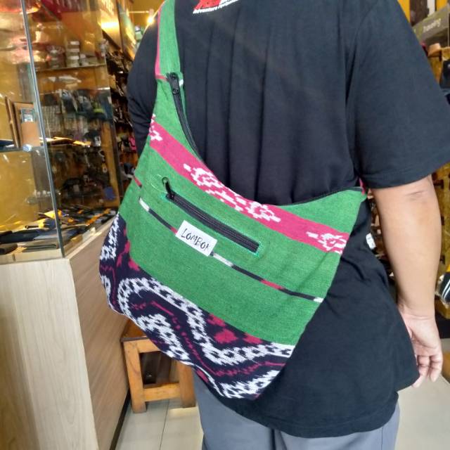 Tas selempang tenun Lombok