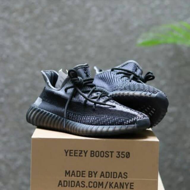ADIDAS YEEZY V2 BLACK COSMIC