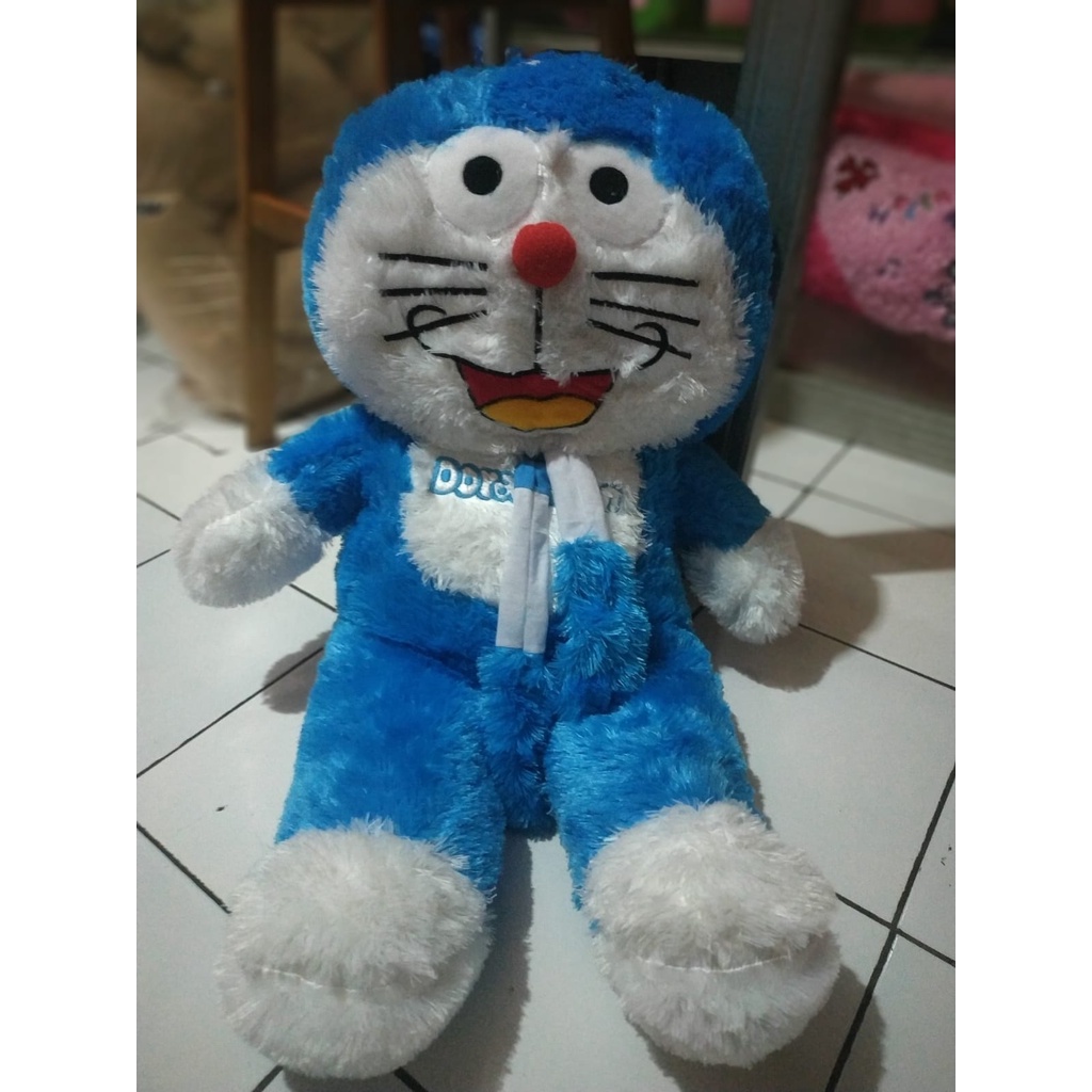 BONEKA DORAEMON BIRU PUTIH BONEKA DORAEMON BAHAN HALUN DARI YELFO BONEKA DORAEMON SUPER JUMBO