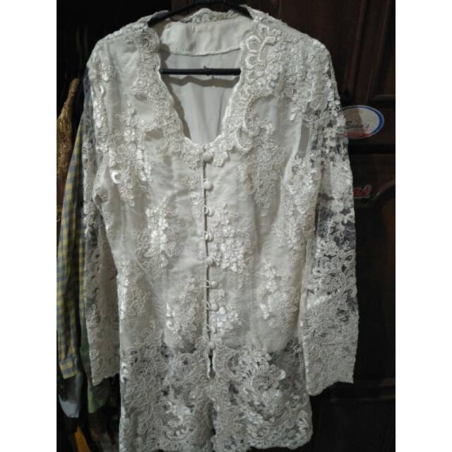 Brokat kebaya putih akad