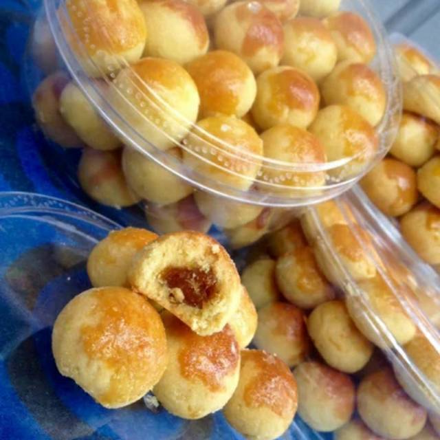 

KUE NASTAR ISI SELAI NANAS 250 GR