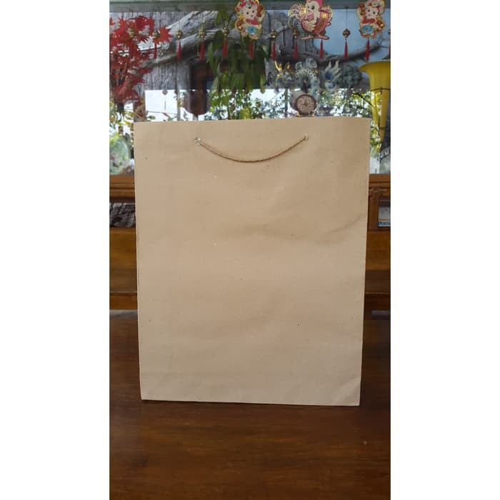 

Paper Bag Isi 12pcs TB 5 Tas Souvenir Ukuran 29 x 37 Tas Kertas Cokelat Polos Tas Kertas Murah 26-93