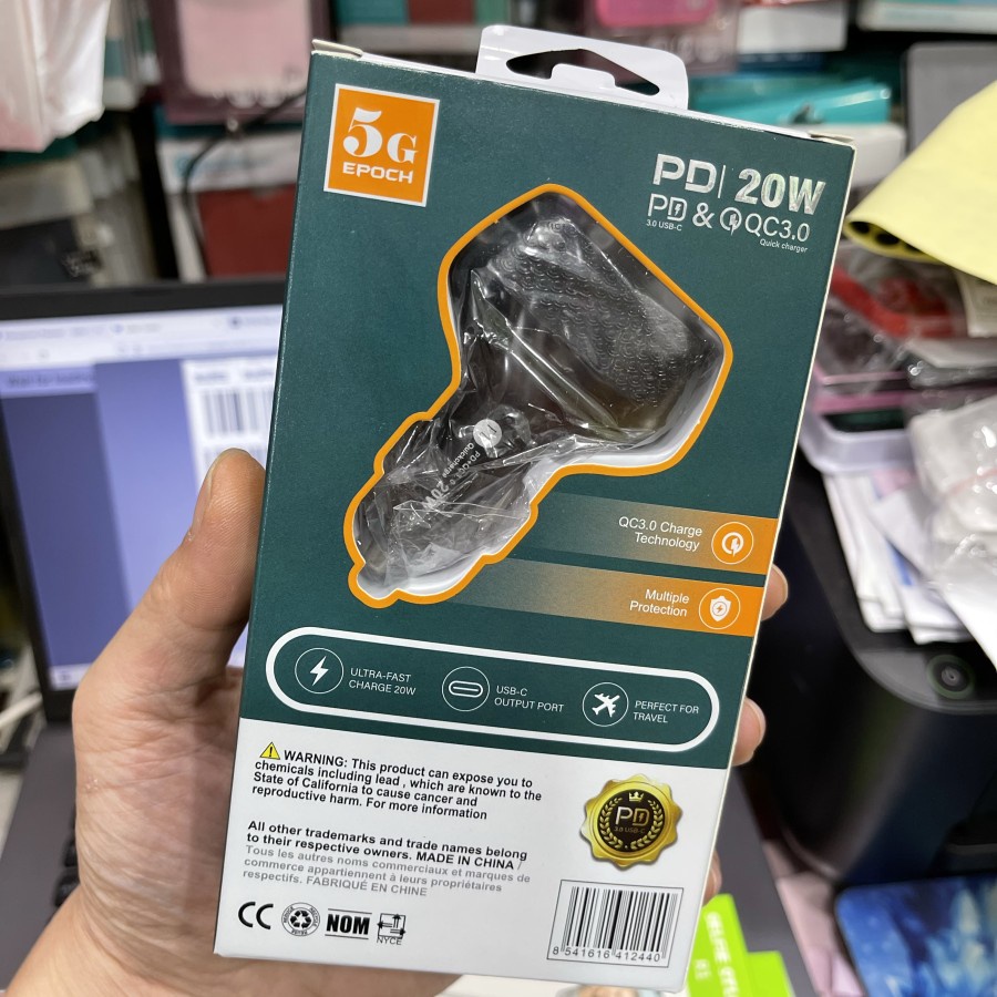 Charger mobil dan motor quick charging 3.0 3 in 1 2 usb port and 1 type-c port