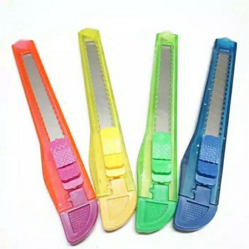 

Cutter Kecil / Alat Pemotong Kertas / Alat Tulis Cutter