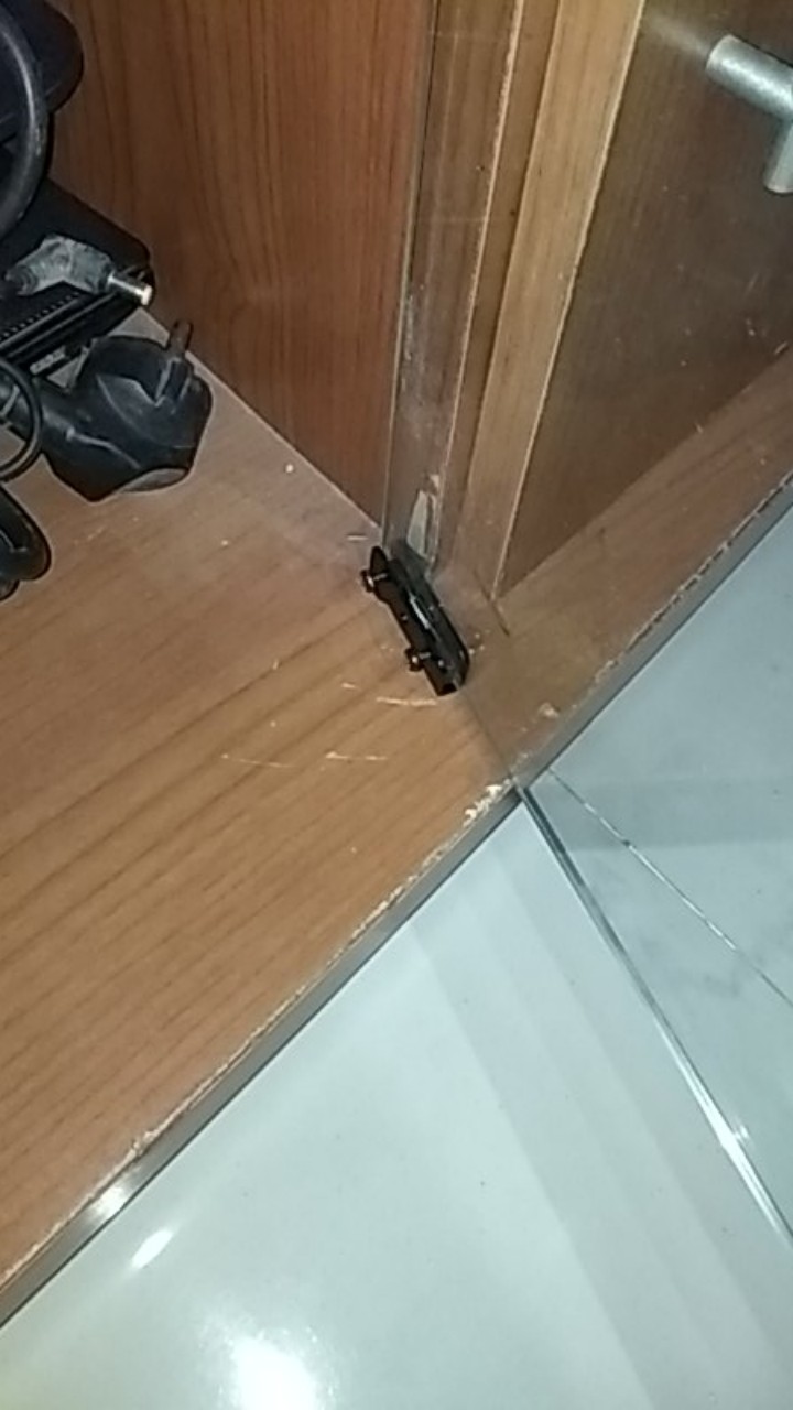 Engsel Kaca Jepit T-86