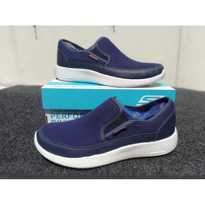 Sepatu Sketcher Skechers Depth Charge Basic - Hitam, 40