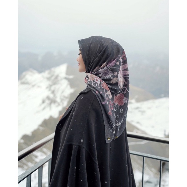 BUTTONSCARVES NADA SERIES RE (BLACK)