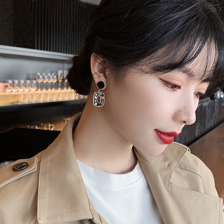 Anting 925 Silver Needle Bentuk Persegi Aksen Berlian Gaya Retro Korea Untuk Wanita