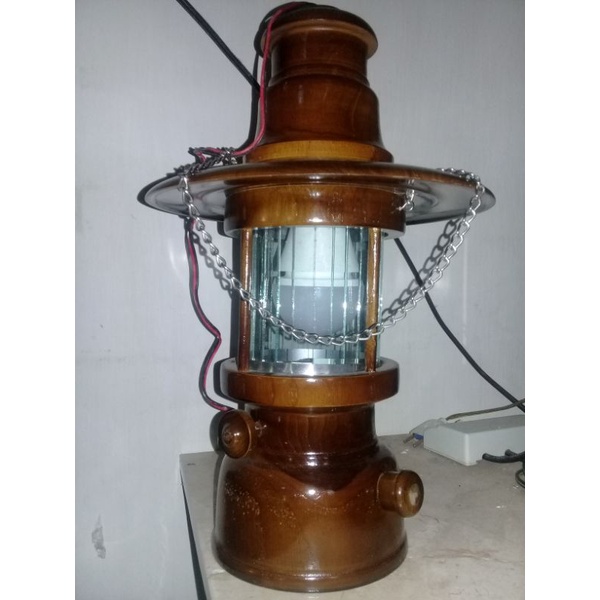 lampu petromak kayu