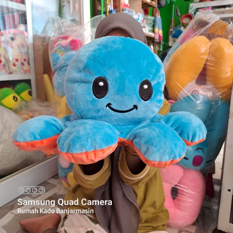 Boneka gurita bolak balik