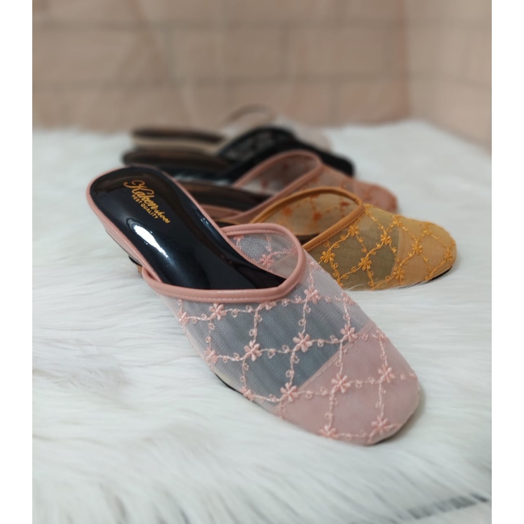 SANDAL PESTA ,SANDAL HAK ,SANDAL SANTAI BUSTONG 3CM ,SEPATU SANDAL HAK PENDEK  UPPER BRUKAT INPORT SLIP ON  ELEGANT  BY KAKEN YD25,