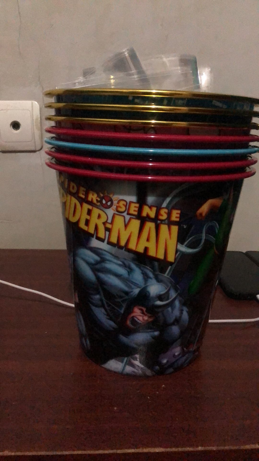 Tempat Sampah Bulat Karakter Plus Plastik Dan Pita