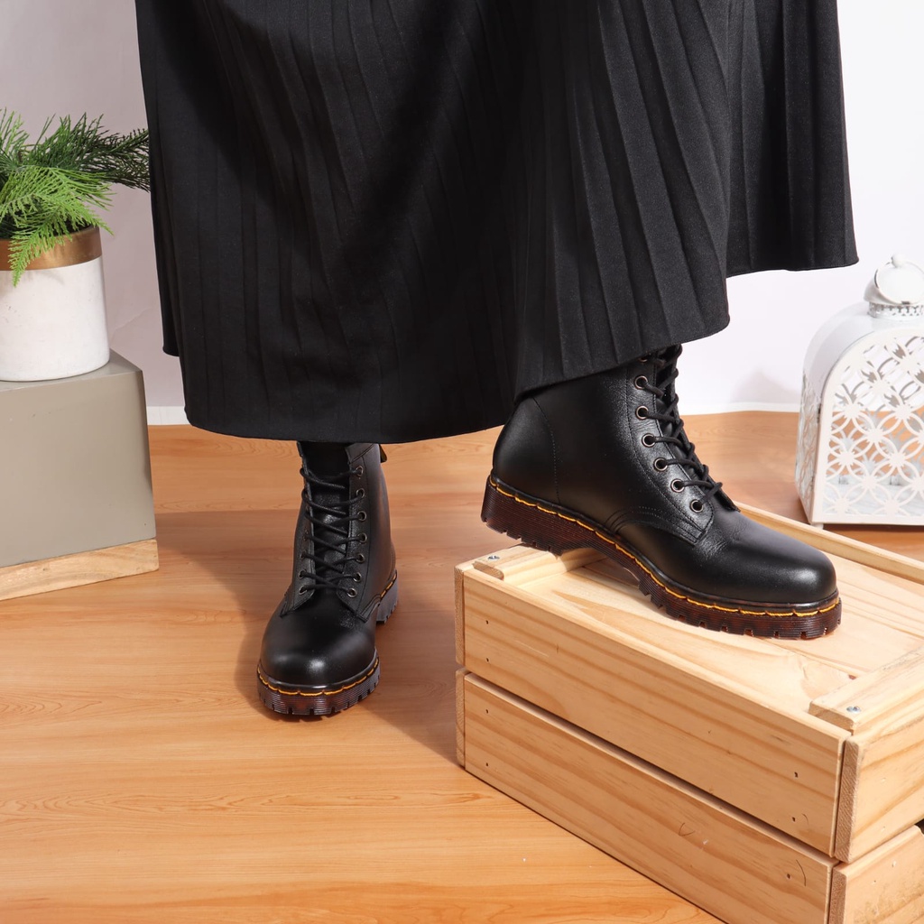sepatu boot wanita kulit asli sepatu boot docmart wanita sepatu boot cewek sepatu boot korea avril