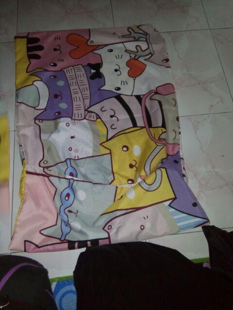 Sprei 180x200 Plus Sarung Bantal 2 Sarung Guling 2