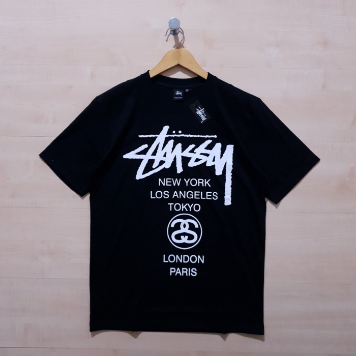 KAOS T SHIRT STUSSY WORLD TOUR TEE BLACK - M