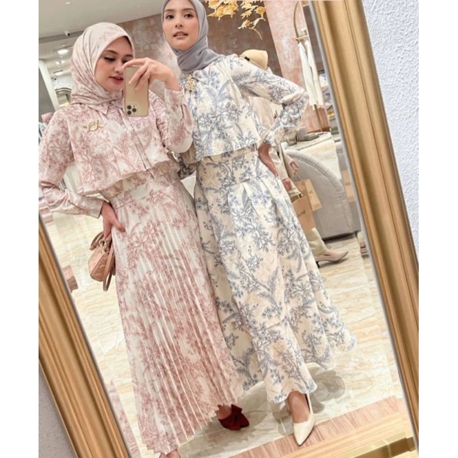 Ruby Series Set Shirt M & Pleated Skirt M-L Rosie Blush Wearing Klamby