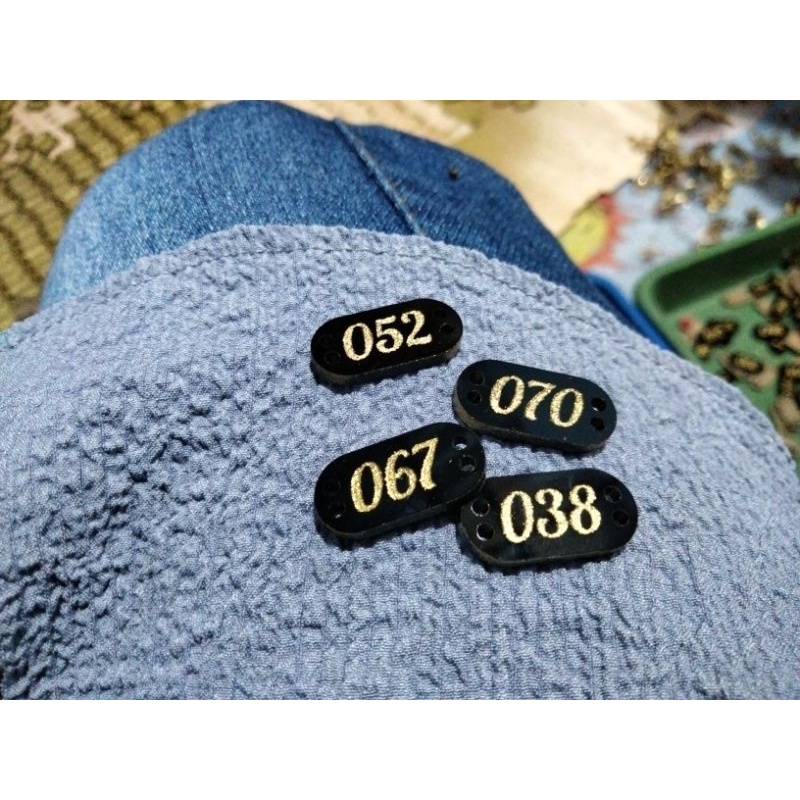 LABEL AKRILIK HITAM TULISAN GOLD/LABEL HIJAB