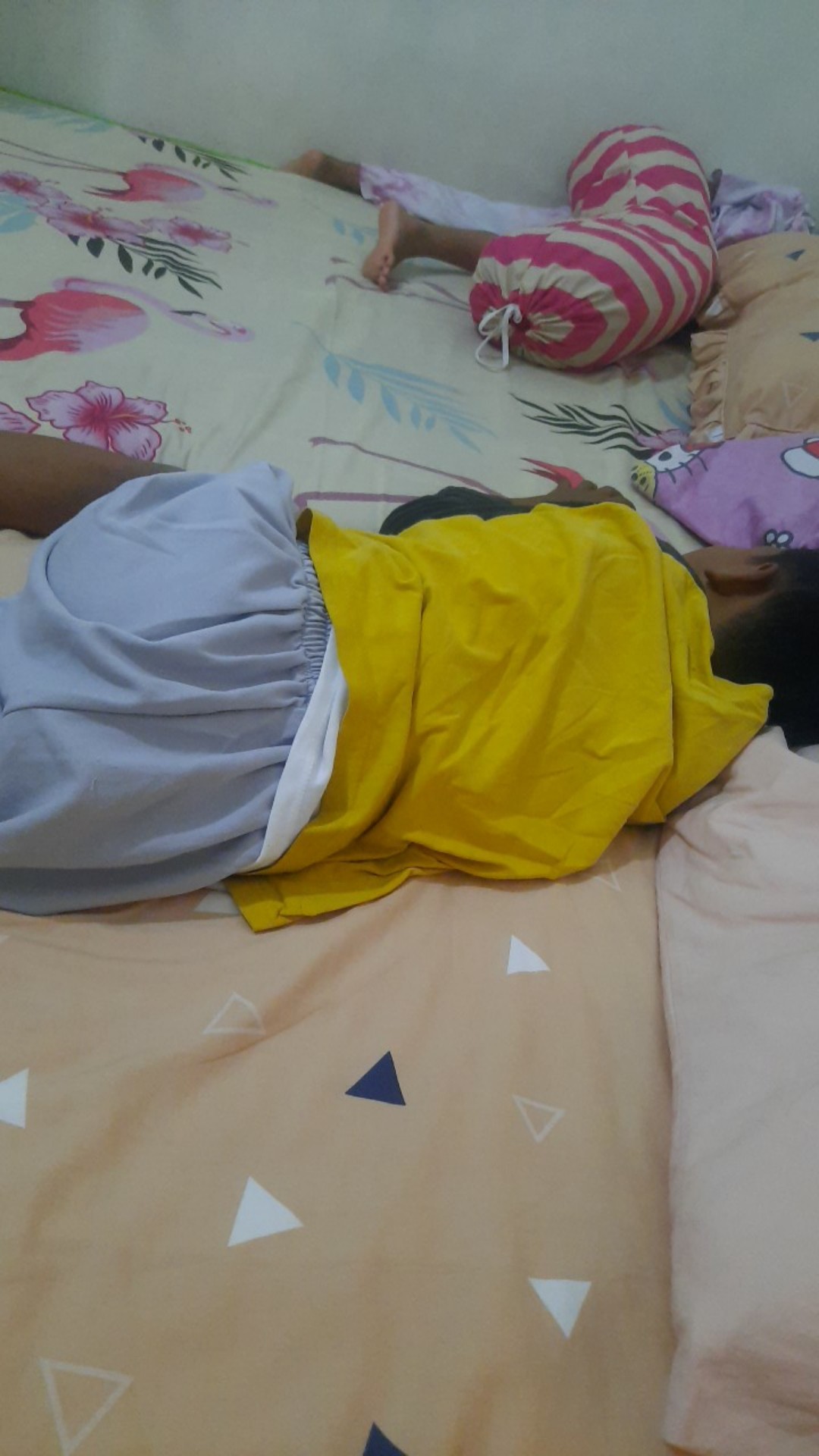 Keranjang Buah Bentuk Daun Rotan Sintetis