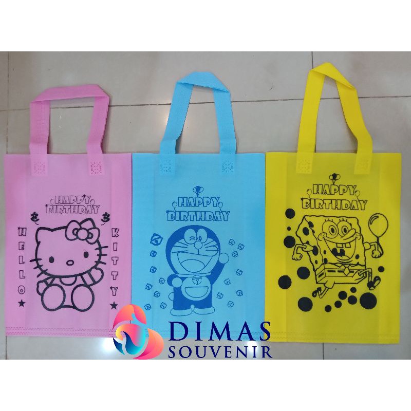 

TAS SPUNBOND ULANG TAHUN 25X35CM (1LUSIN) / TAS ULANG TAHUN / TAS SPUNBOND TALI