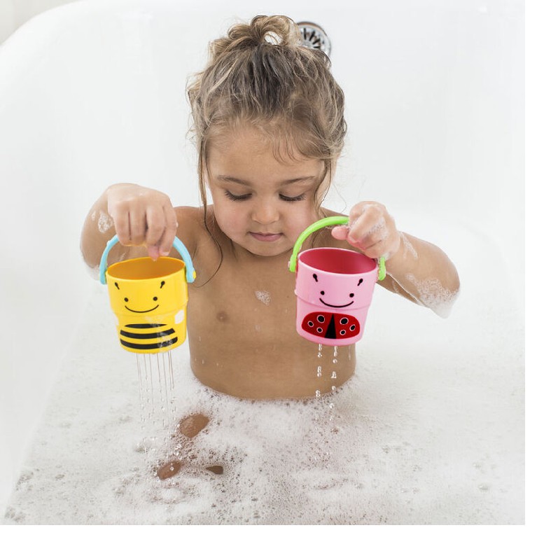 Skip Hop Zoo Stack &amp; Pour Buckets (Set of 5) - Mainan Anak / Gayung Mandi Anak 235355