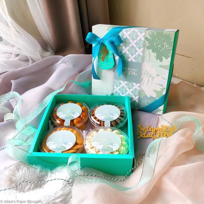 

PARSEL LEBARAN PREMIUM ISI 4 TOPLES | HAMPERS KUE IDUL FITRI RAMADAN DFHD3215SE