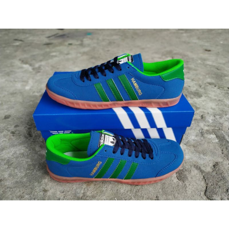 adidas superstar black with white stripes