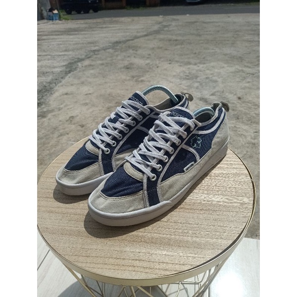 Sepatu sneakers second Descente