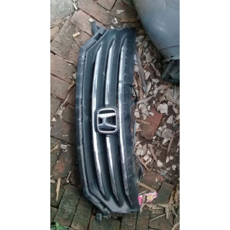 grill Honda Freed 2010