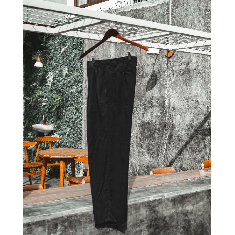 celana chinos hitam giovanni valentino