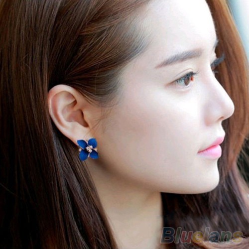 Anting Tusuk Kristal Menawan Bentuk Bunga Biru Yang Elegan untuk Gadis Imut