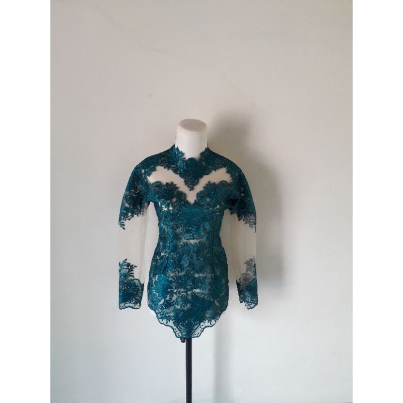 Kebaya brokat