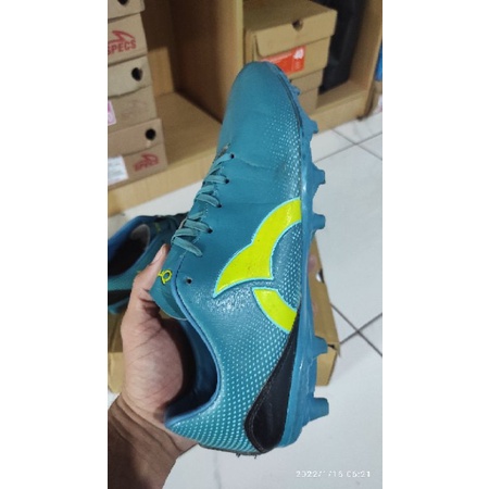Sepatu bola Ortus Solaris Fg