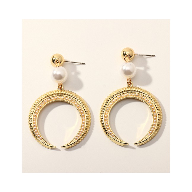 LRC Anting Tusuk Fashion Gold Color Geometric Crescent Alloy Pearl P88899