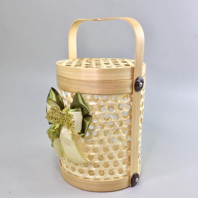 

Keranjang Parcel Bambu isi kue kering 3 toples/ Wadah Hampers Lebaran