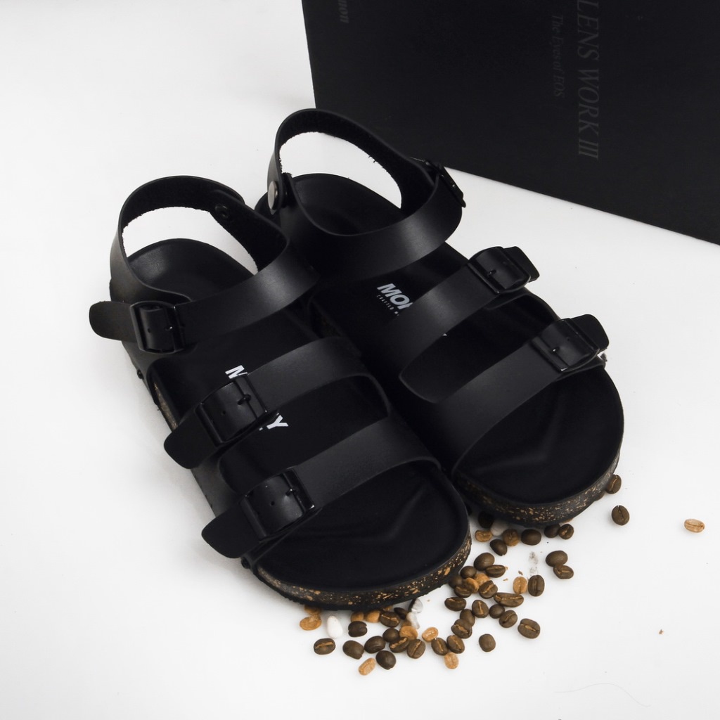 SWING FULL BLACK ORIGINAL x MNDY Sandal Casual Hitam Pria Sendal Slide Jalan Santai Harian Main Slop Kerja Formal Kondangan Lebaran Selop Distro Remaja Dewasa Bapak Semi Kulit Premium Monday Footwear Tali 3 Strap Big Size Ukuran Jumbo 44 45 Keren Terbaru