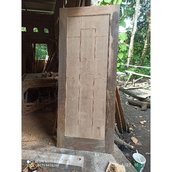daun pintu kayu kamper kalimantan