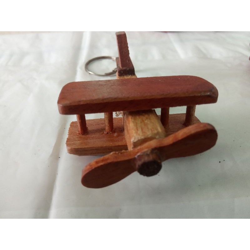 gantungan kunci model pesawat. mainan pesawat. miniatur pesawat. pesawat mini