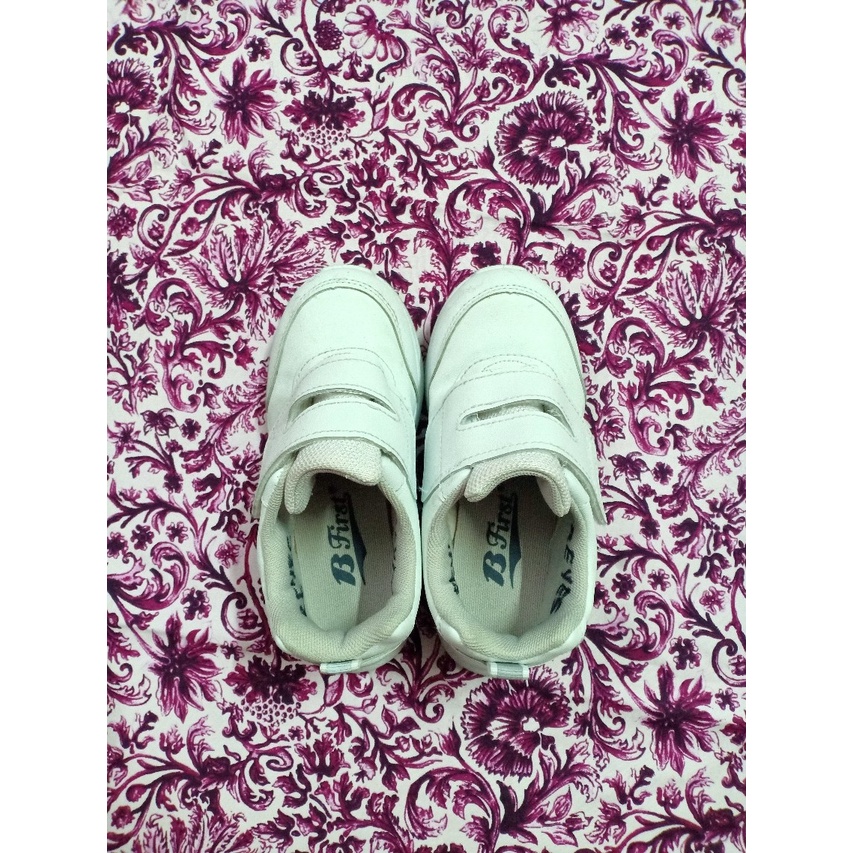 Sepatu Sneakers Anak Laki B First Warna Putih Model Prepet 5-6 Thn