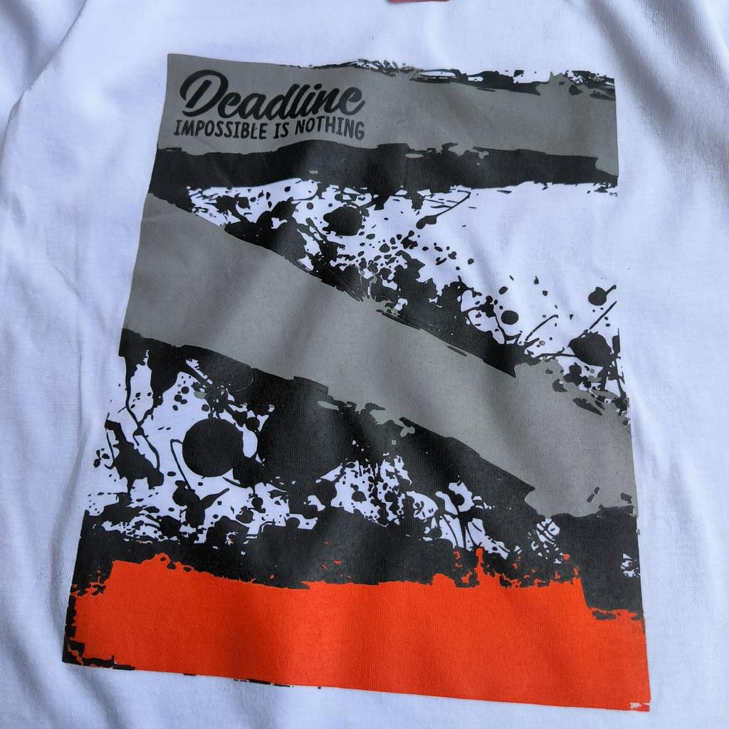 KAOS DISTRO ANAK DEADLINE PUTIH ORANGE / D.SHELTER