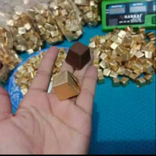 

Coklat piramida silverqueen mix cadburry